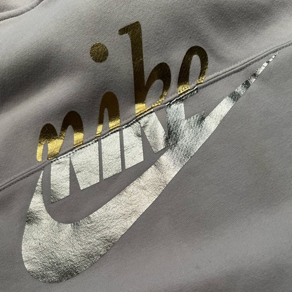 Women’s Nike Hoodie - Picture 2 of 9